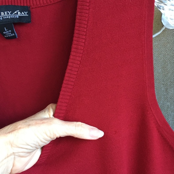 Monterey Bay Women’s Burgundy Classic V-Neck Vest  L - Picture 6 of 14
